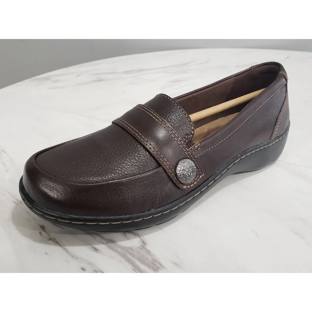 NEW NO BOX Clarks Cora Daisy Loafers Women's Size 7 BROWN‎ SLIP ON leather